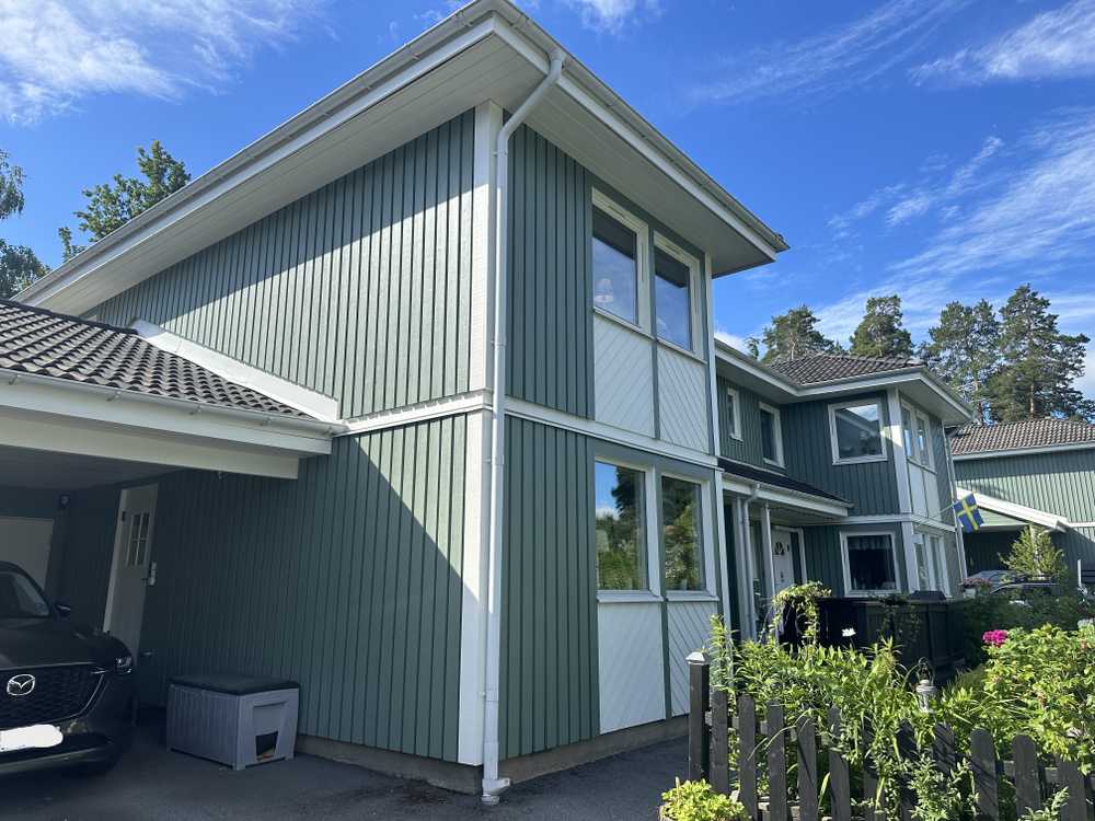 Grönmålad fasad